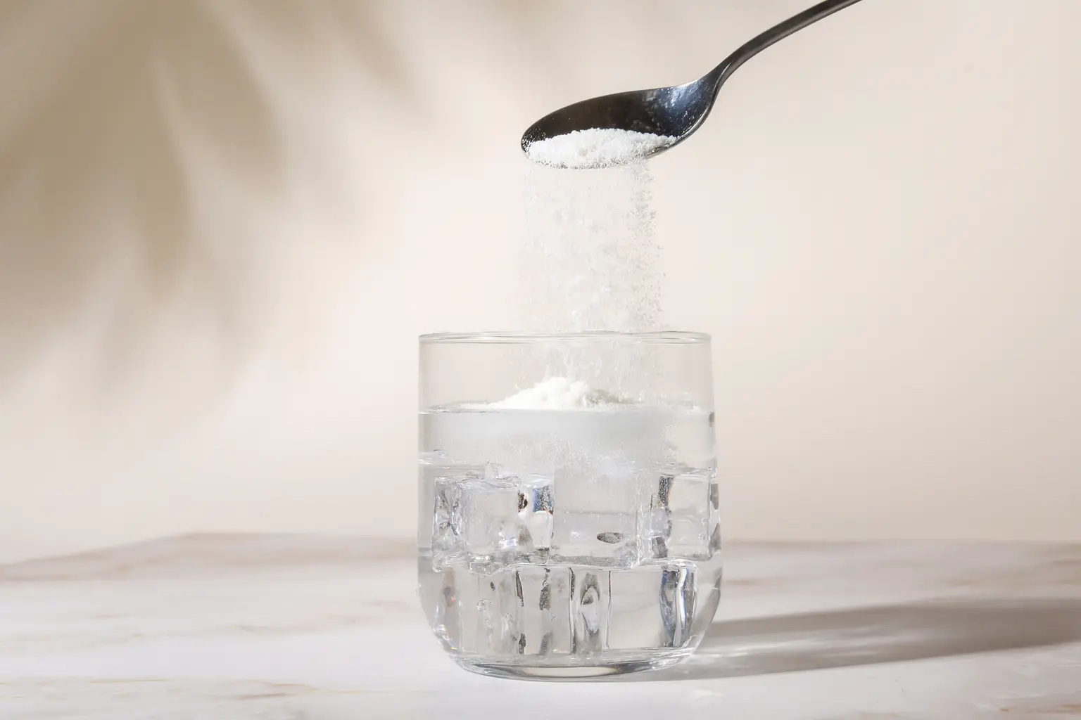 물에 녹고 있는 구아검가수분해물