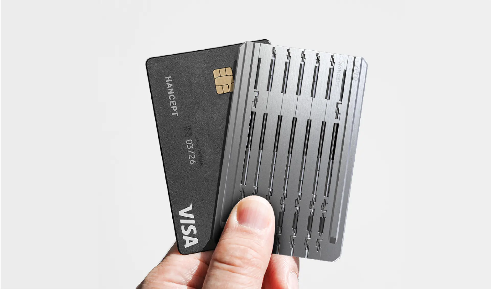 사이즈 비교를 위한 신용카드와 Zero Mk2의 모습