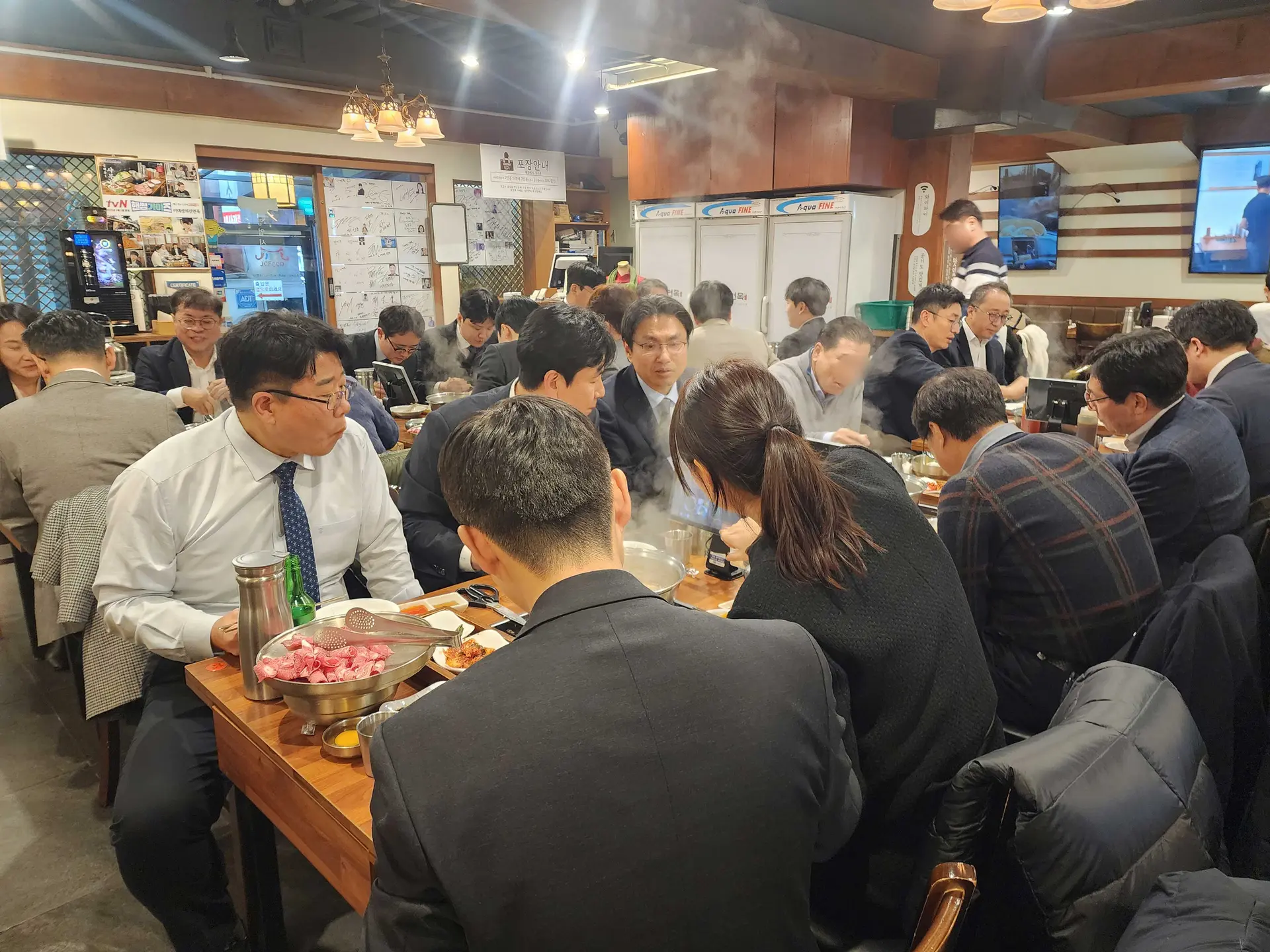 샤브샤브 칼국수 식당인 진면목에서 식사하는 TAG We 참가자 모임