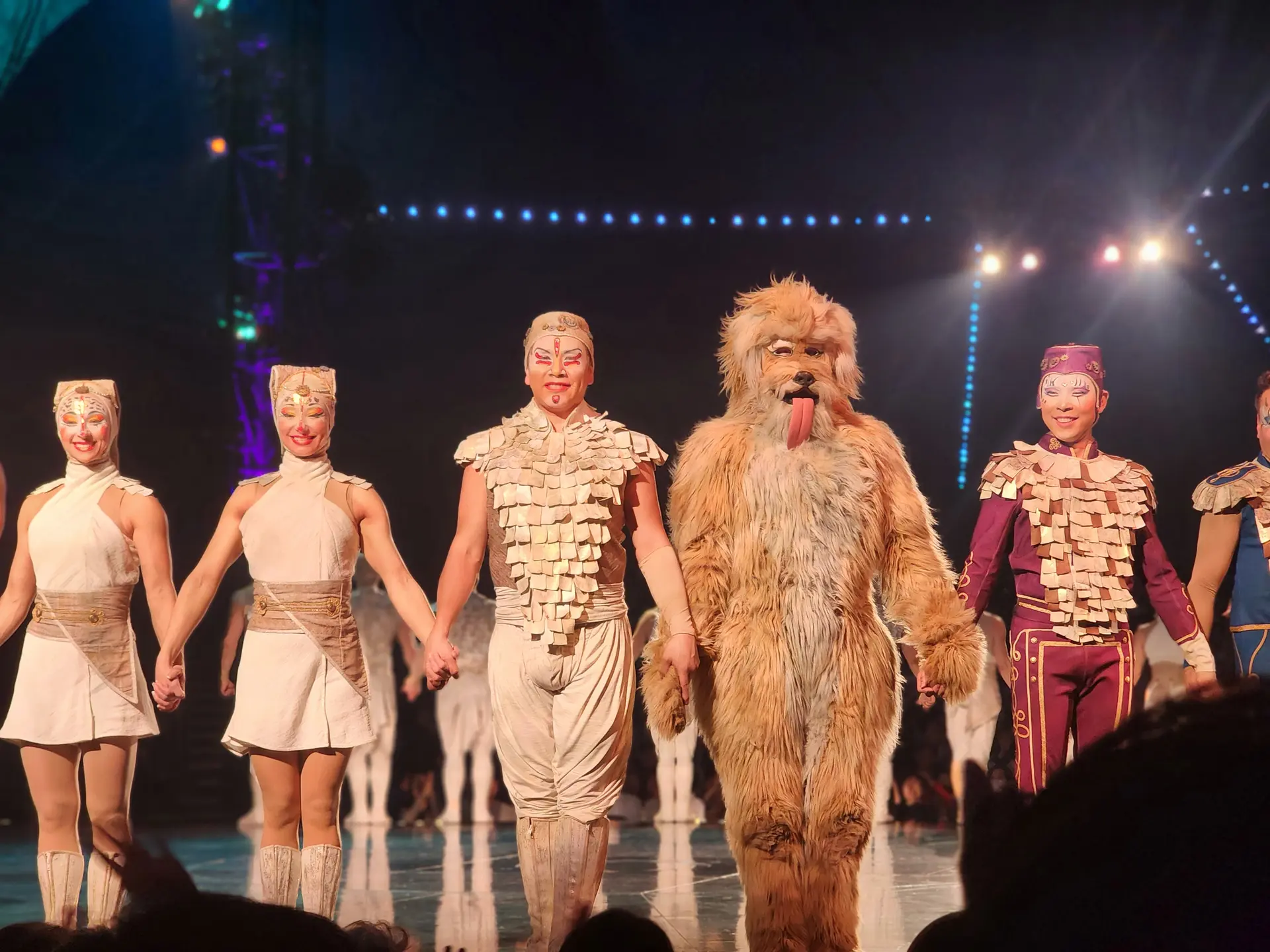 태양의서커스 커튼콜 사진, 단체인사