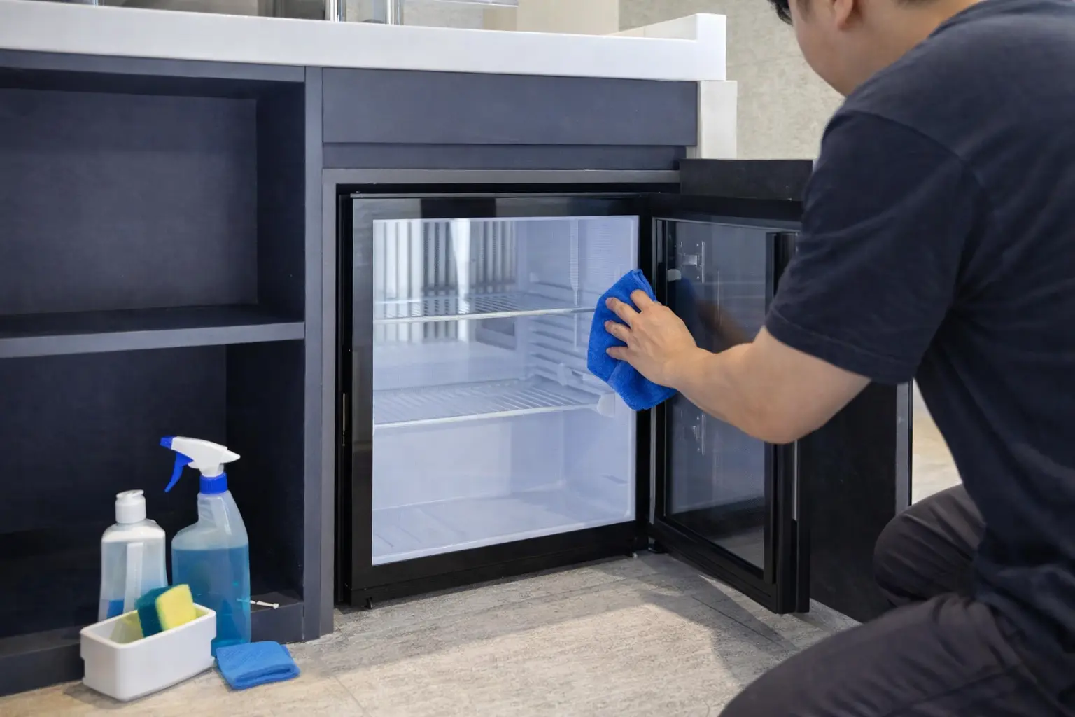 빌트인 모텔 냉장고 청소