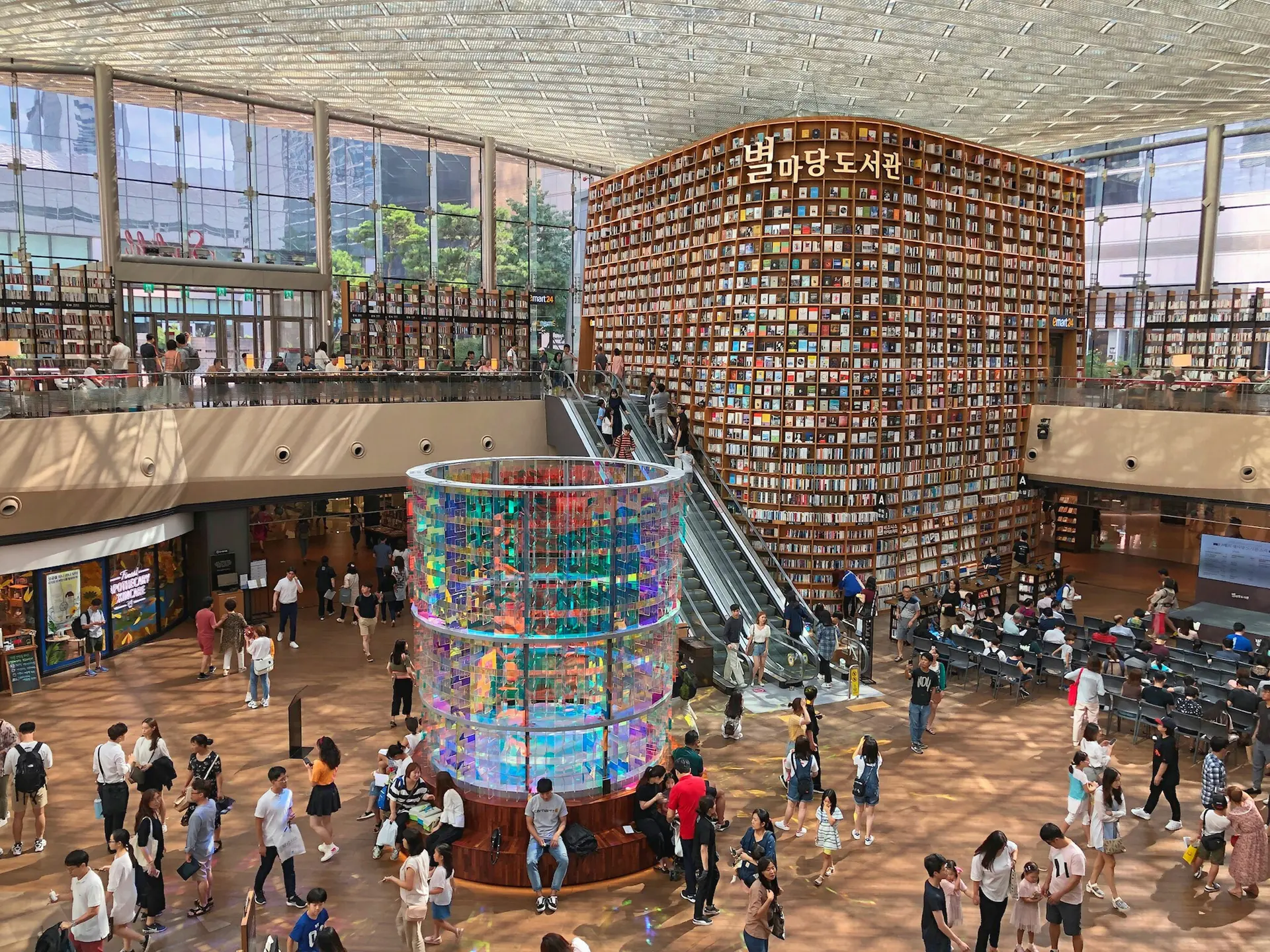 Starfield Library: open library inside Coex mall