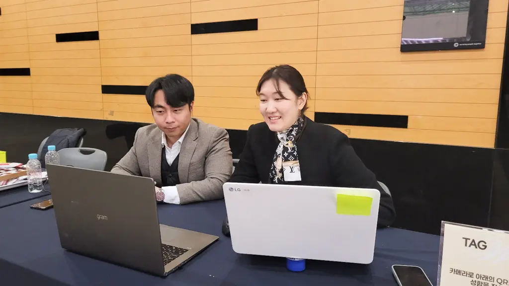 줌으로 진행하시는 세무사님을 위해 한센터장님과 이팀장님이 고생해주고 계세요^^