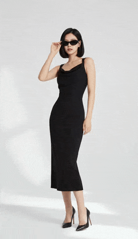 캐럿으로 생성한 선글라스 광고 영상 예시. 20대로 보이는 한국인 여성이 흰색 스튜디오에서 선글라스를 착용하며 다양한 자세를 취하고 있다.