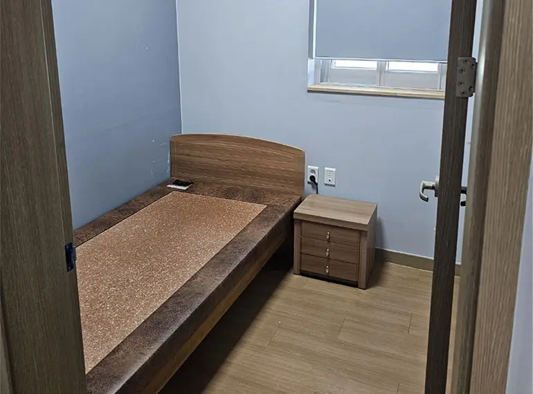 화물차 휴게소 라운지, 수면실 (이미지 출처 : 상용차신문)