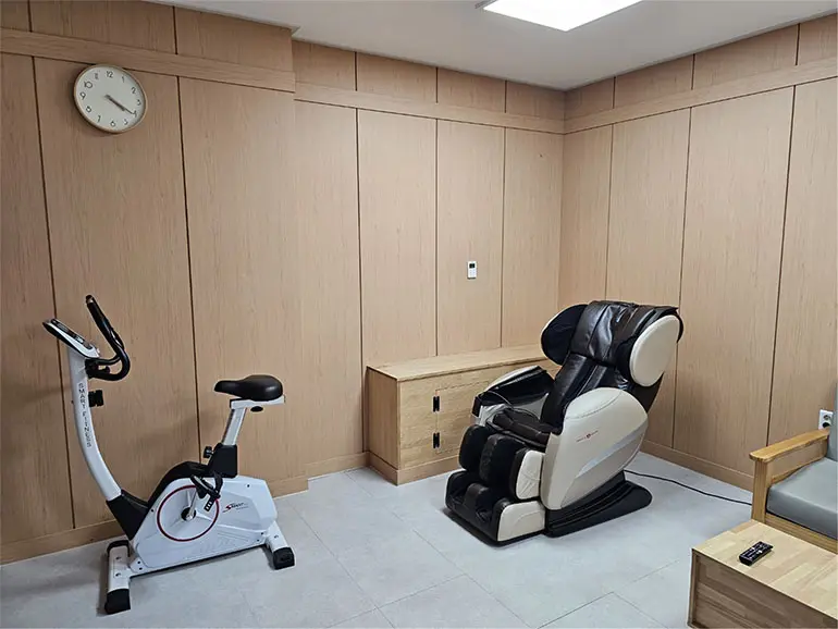 화물차 휴게소 라운지, 수면실 (이미지 출처 : 상용차신문)