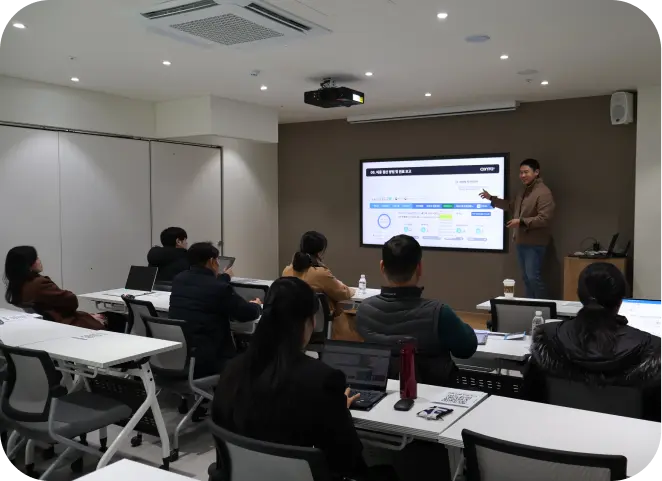 수출바우처 활용 ISO 인증 취득 전략 관련해서 세미나를 진행하고 있는 김현진 이사