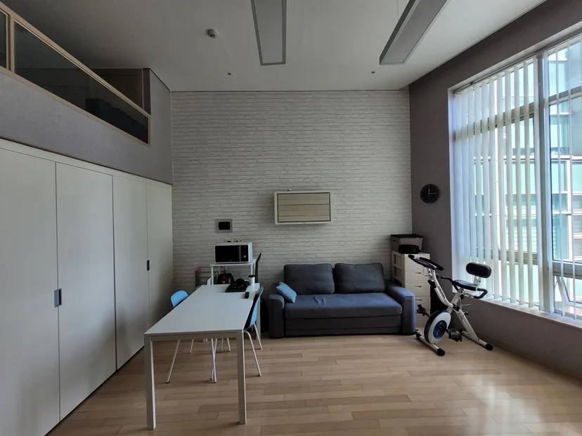 Living area with sofa, dining table, and a large window (Listing ID : 3984)