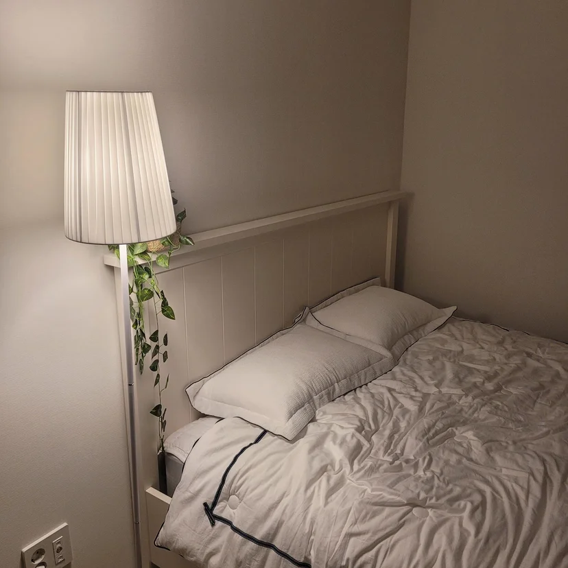 Bed corner under warm lamplight in the evening (Listing ID : 11389)