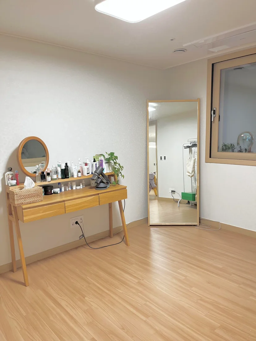 Vanity table with a round mirror and a full-length mirror beside it (Listing ID : 11764)