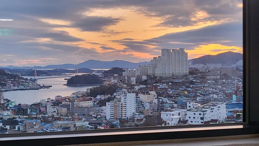 Sunset view over Yeosu from a high window (Listing ID : 21611)