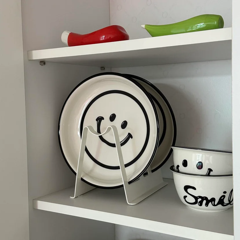 Decorative kitchen plates and bowls displayed on white shelving (Listing ID : 14800)