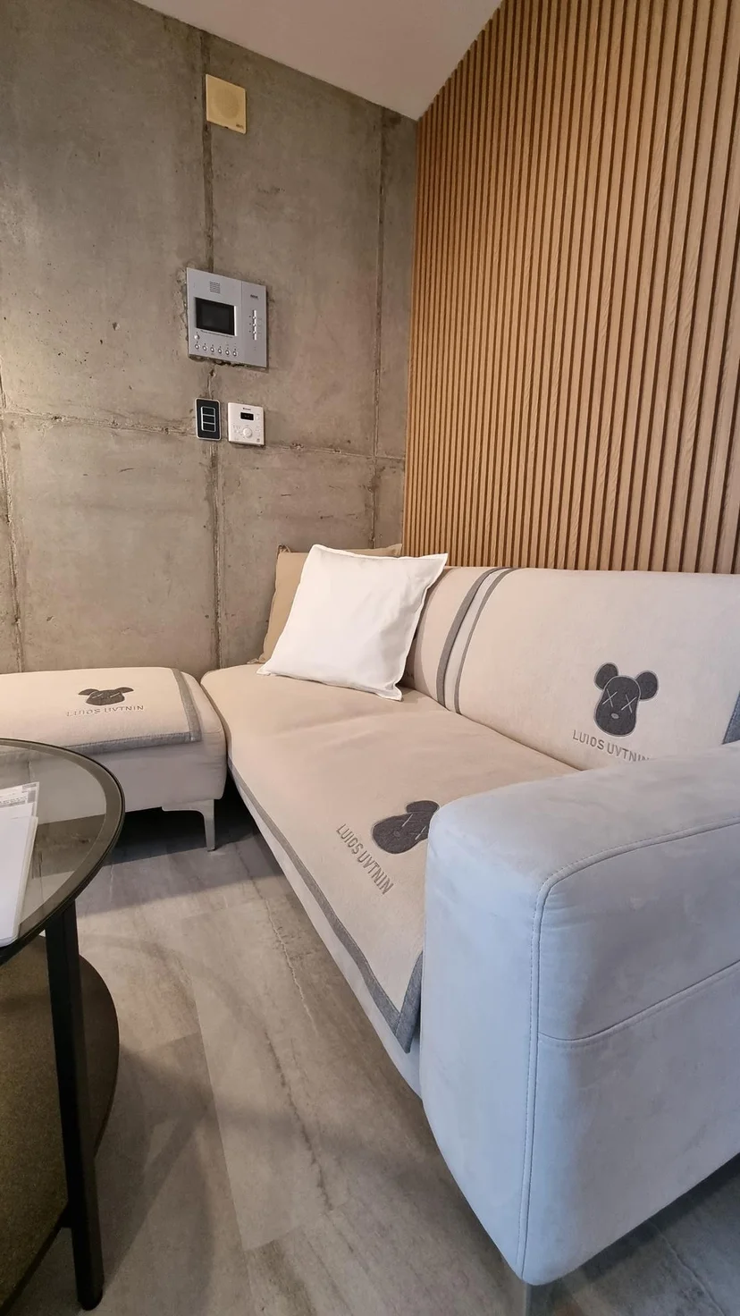Hotel-style interior with white and wood tones, Seongreung Station (집 번호 : 13377)