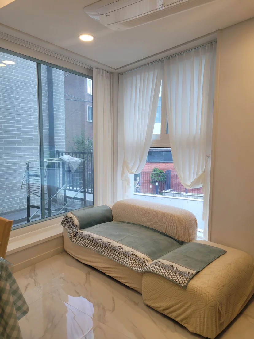 Chaise lounge sofa beside large windows (Listing ID : 40873)