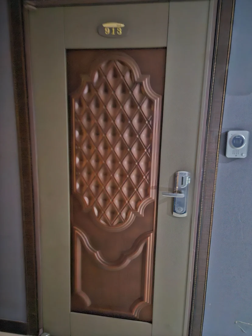 Entrance door with digital lock and room number (Listing ID : 38031)