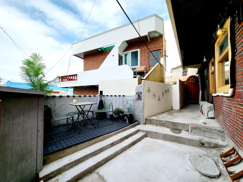 Courtyard with steps up to a tiled seating deck between brick houses (Listing ID : 37856)