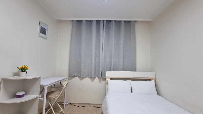 Second bedroom with a single bed, shelf and small desk (Listing ID : 37082)