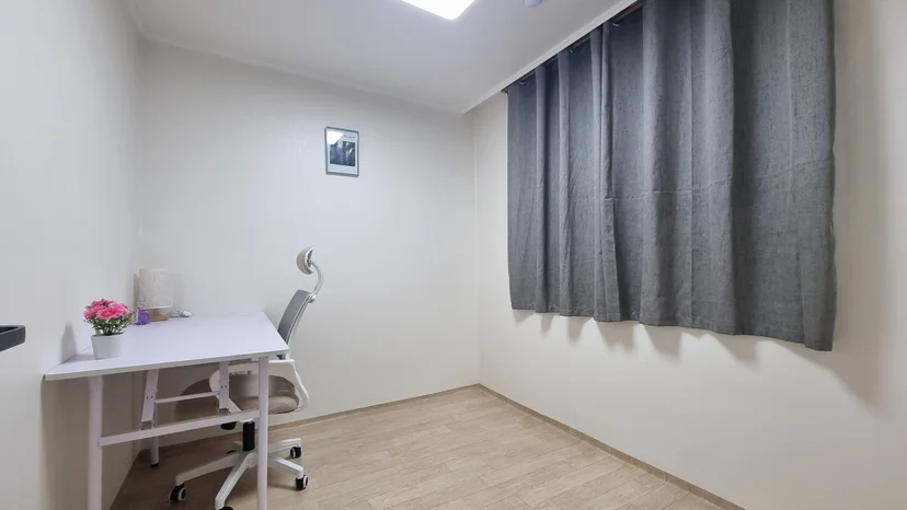 Third room set up as a study with a desk and office chair (Listing ID : 37082)