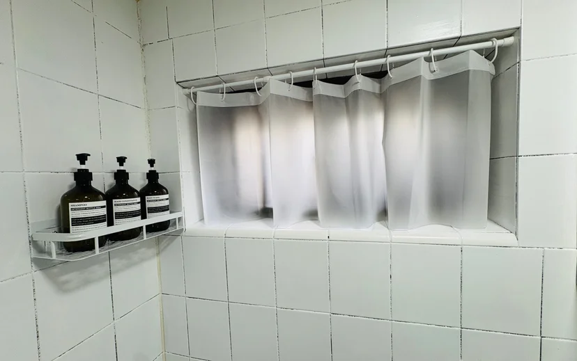 신사역 단기임대 침실·TV