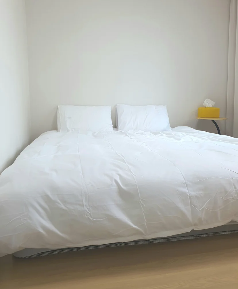 Second bedroom with a low-frame double bed (Listing ID : 43566)