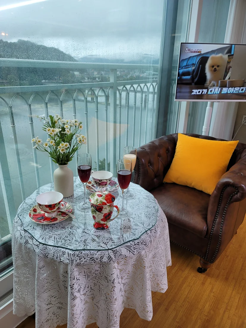 Riverside lounge corner with tea table and armchair (Listing ID : 37518)