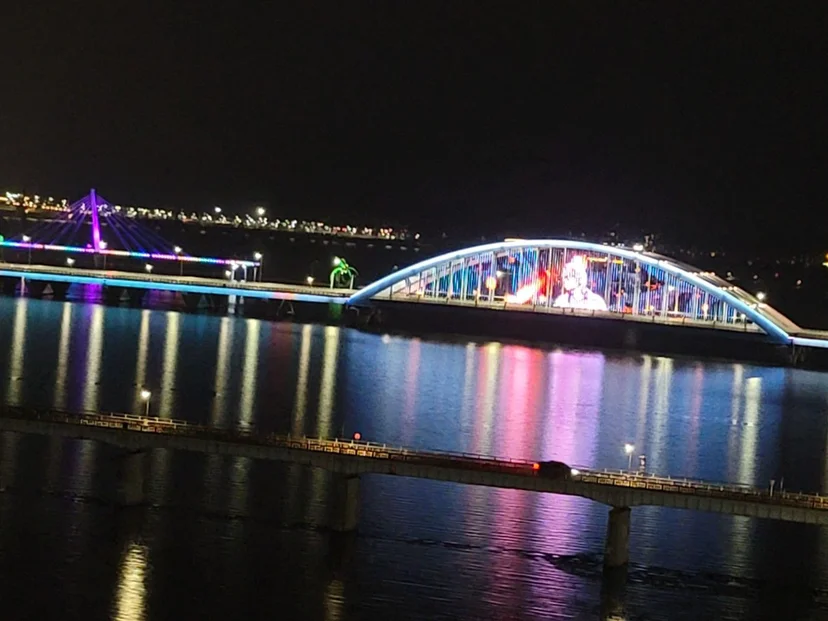 Illuminated bridge over the river at night (Listing ID : 37518)