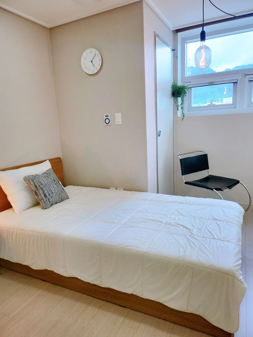 Studio bedroom window looking out to the hills above Jangseungpo (Listing ID : 27331)