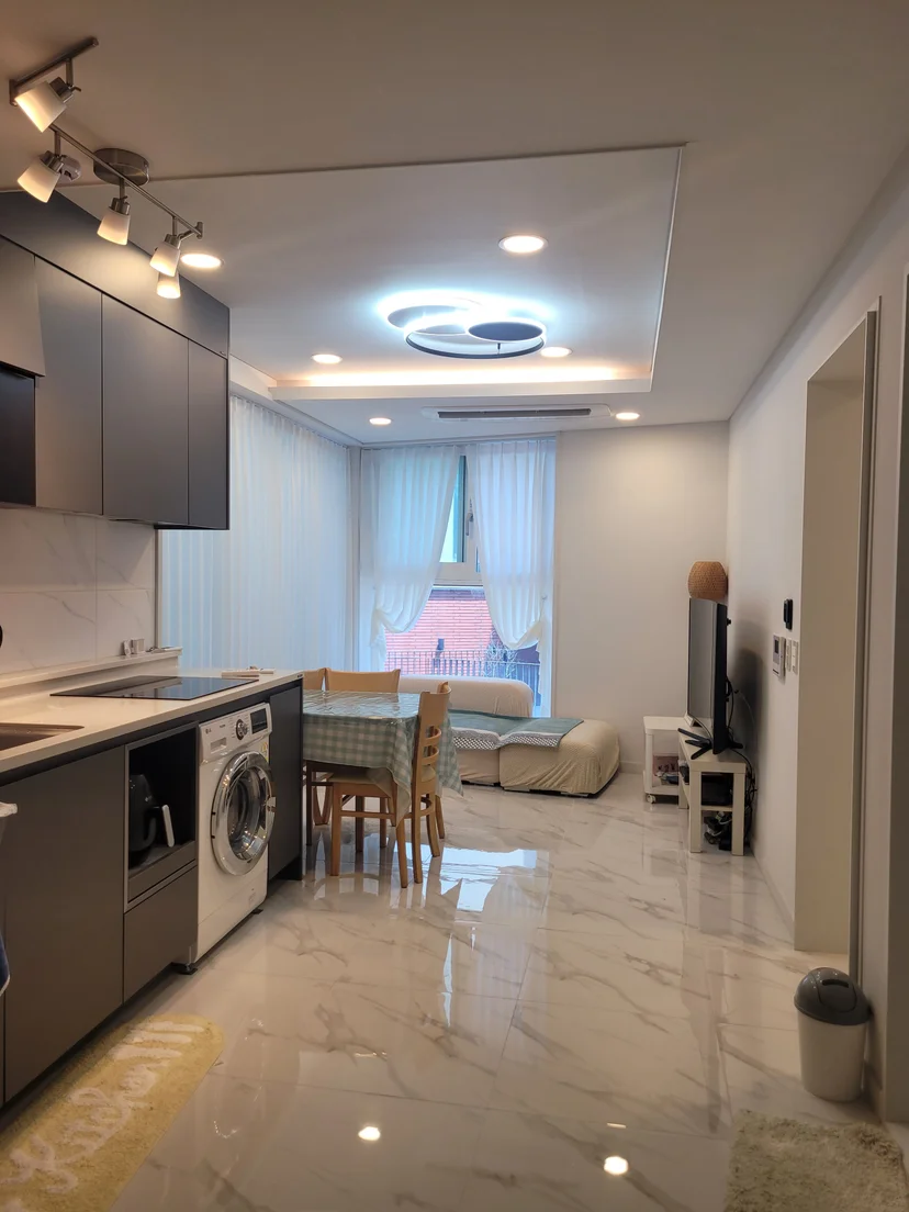 Open-plan living and dining area of a Buam-dong house (Listing ID : 40873)