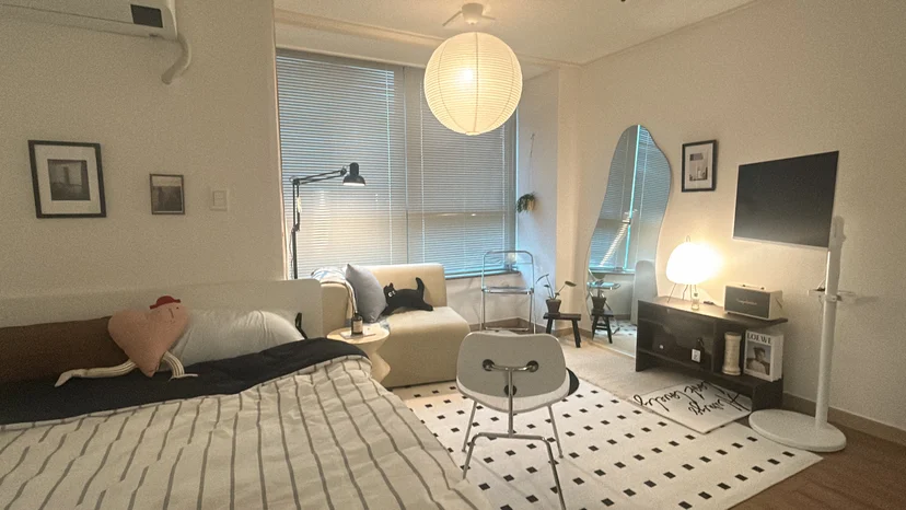 Studio officetel with a bed, beige sofa, paper pendant lamp and TV (Listing ID : 31659)