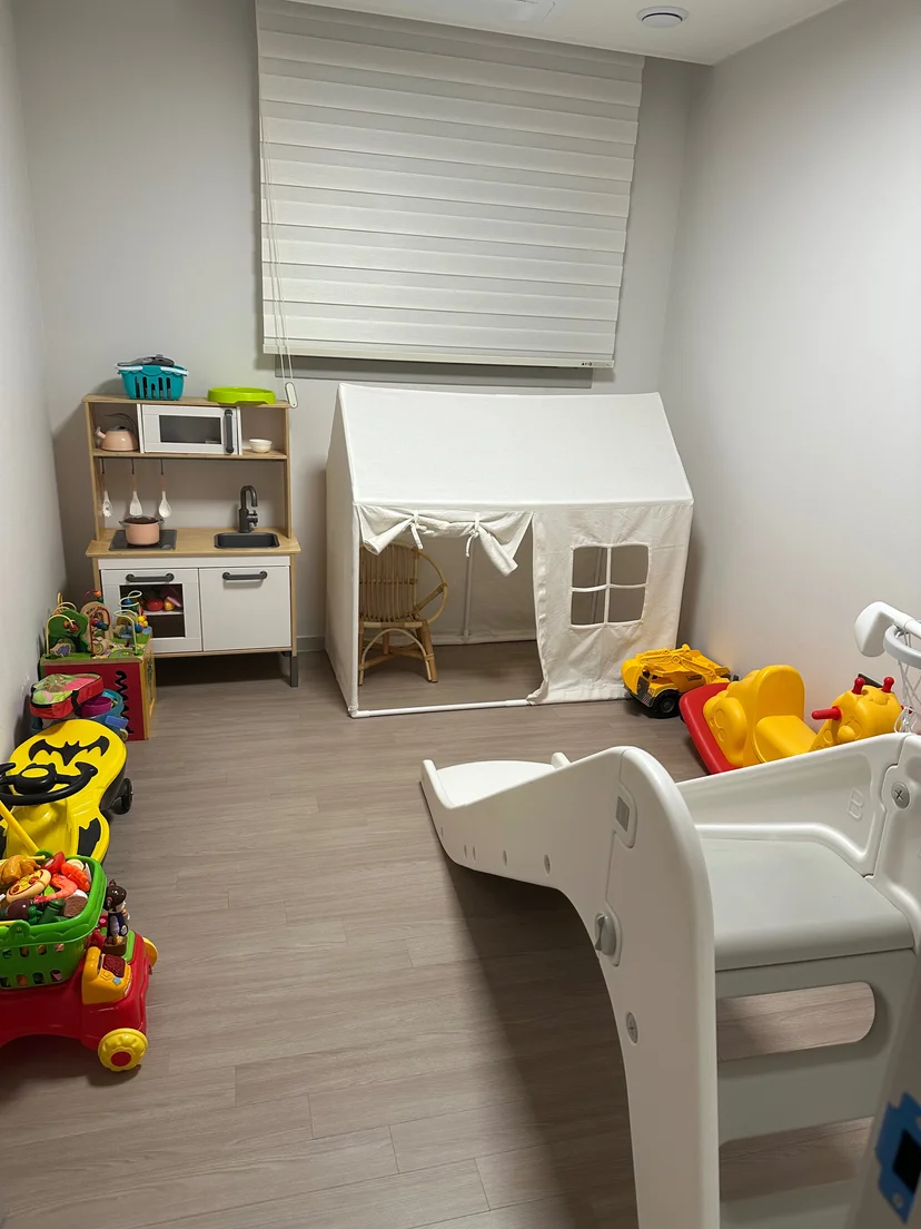 Children's playroom with a play tent, toy kitchen and ride-on toys (Listing ID : 25355)