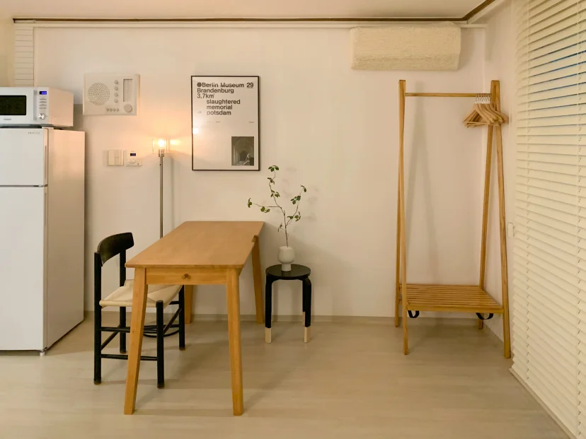 Studio with dining table, clothing rack and kitchen appliances (Listing ID : 46336)