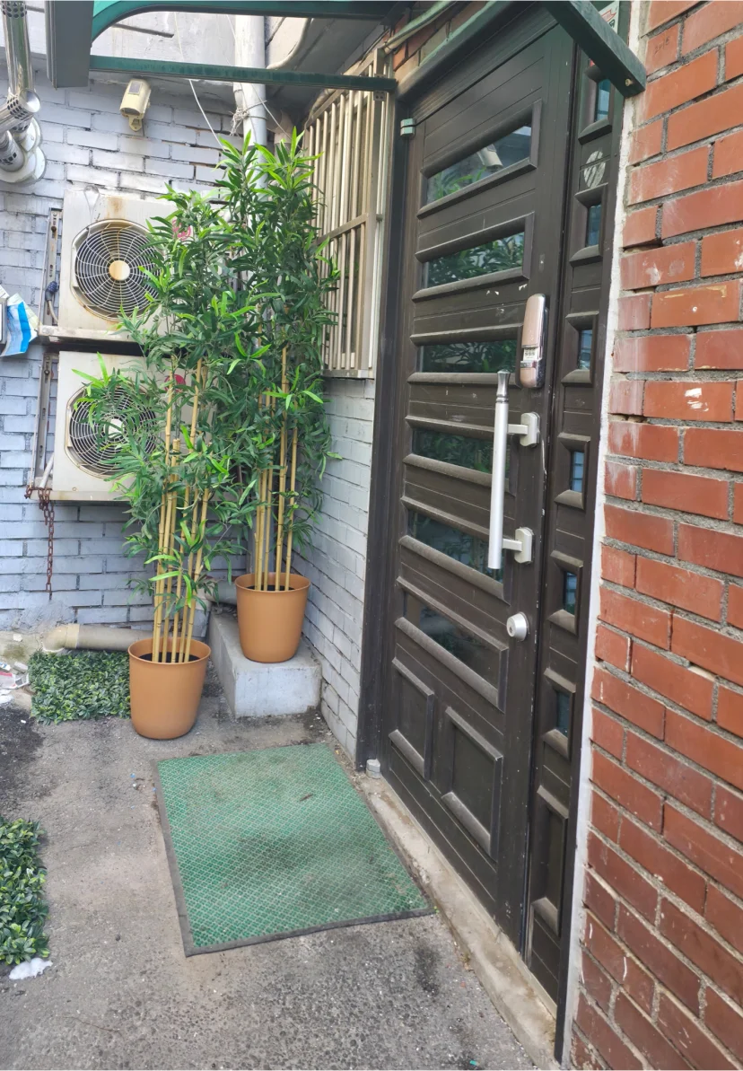Building entrance of a short-term rental near Myeongdong Station (Listing ID : 43555)