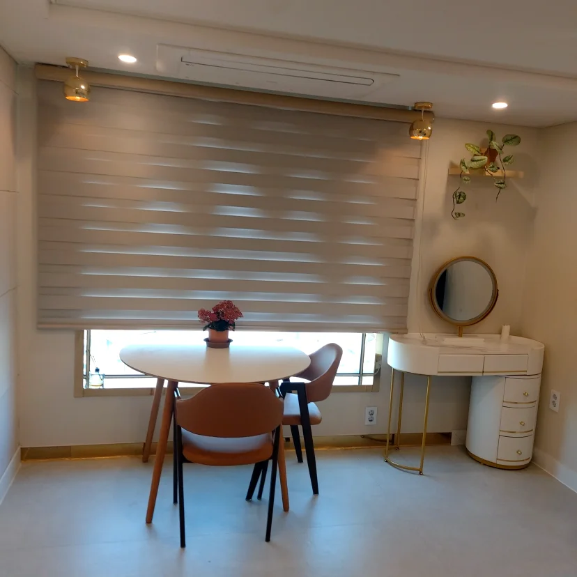 Dining nook with chairs (Listing ID : 43593)