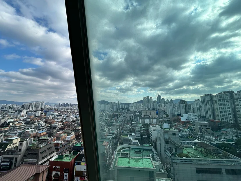 High-floor window view over a dense Seoul cityscape (Listing ID : 31659)