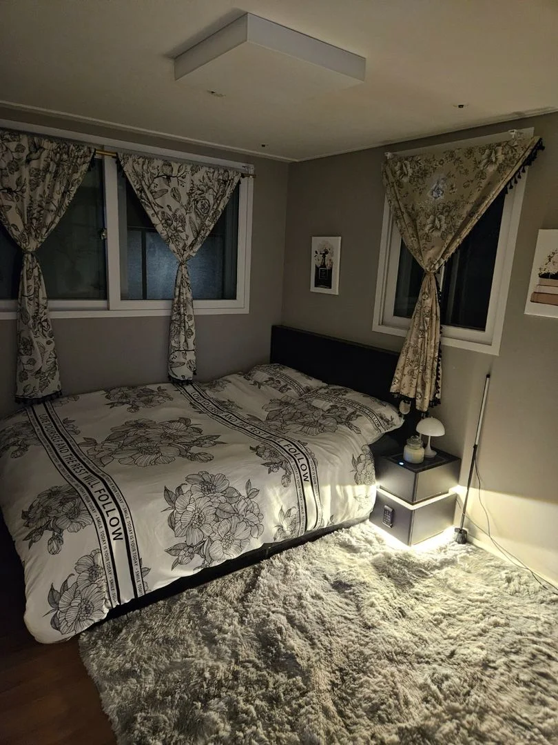 Bedroom with round dining table, folding chairs, and framed wall art (Listing ID : 30308)