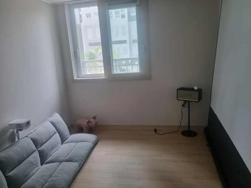 Second bedroom with a sofa bed and a window view (Listing ID : 26688)