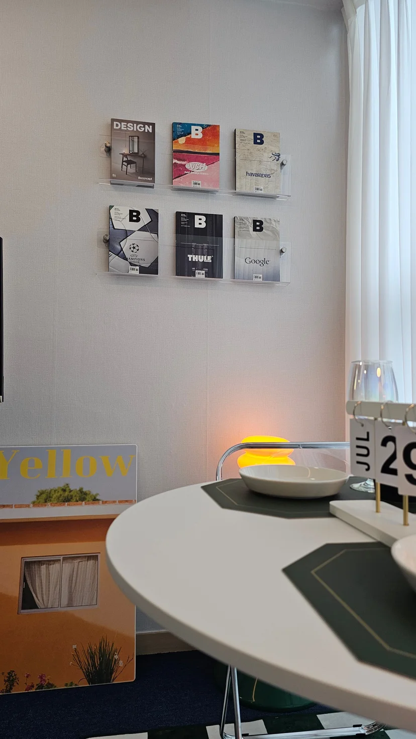 Magazine display wall beside the round table (Listing ID : 28024)