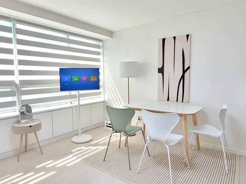 Dining table, floor lamp and wall TV by the window (Listing ID : 29409)
