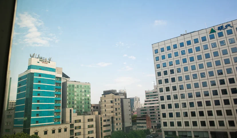City high-rises seen from the apartment window (Listing ID : 29409)