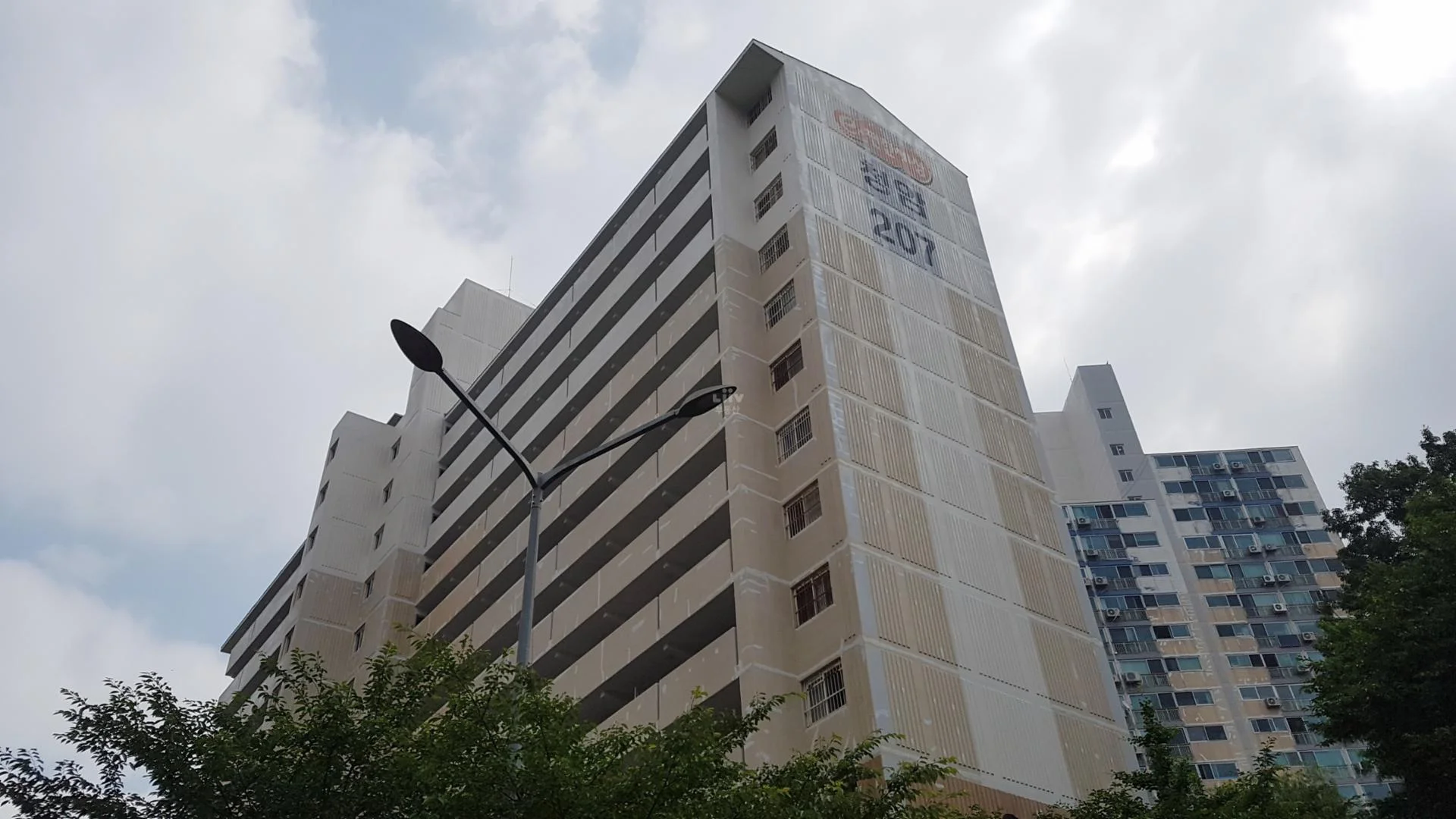 청암2단지 아파트 건물 외관