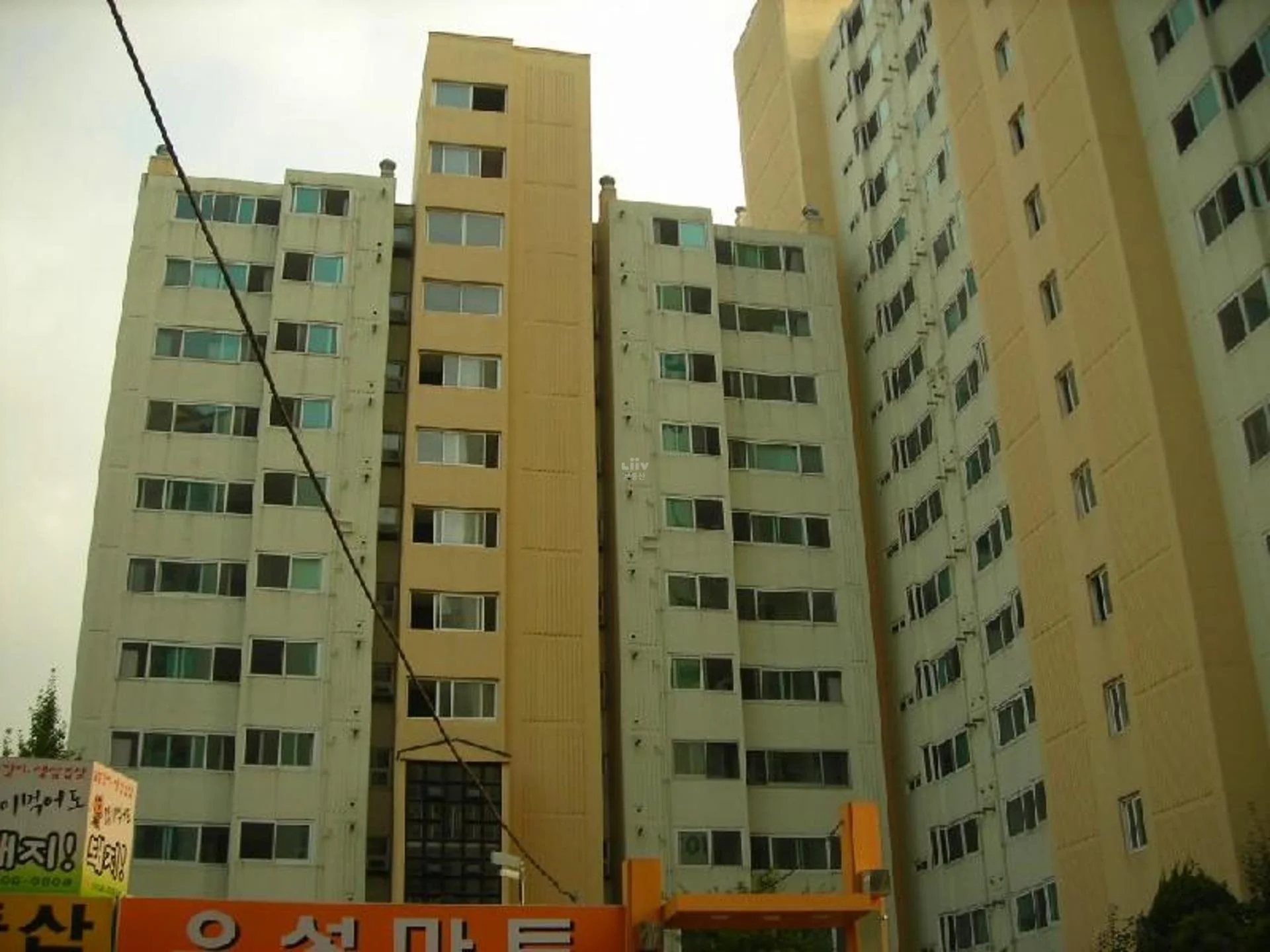 수산트리플 아파트 건물 외관