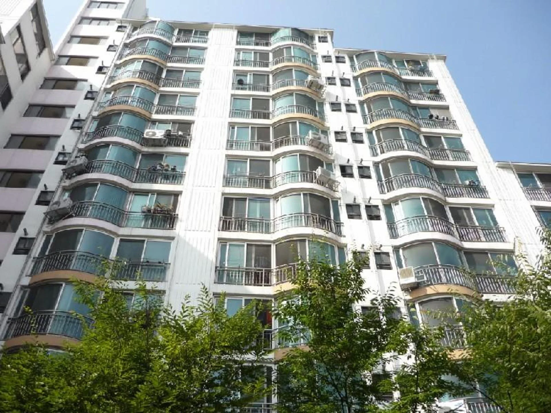 덕산 아파트 건물 외관