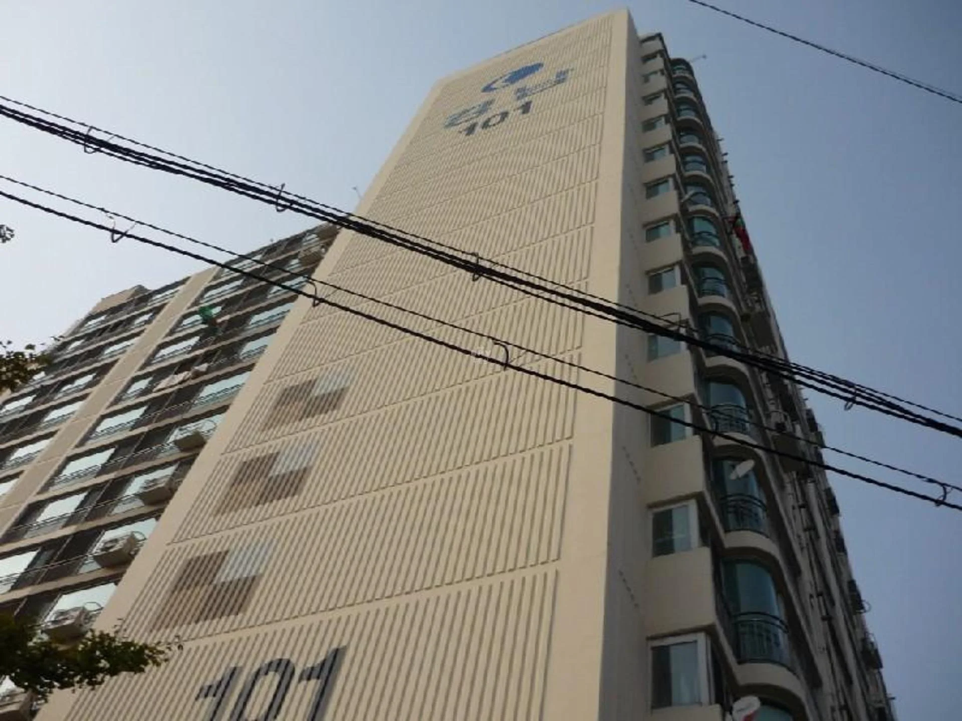 경남 아파트 건물 외관