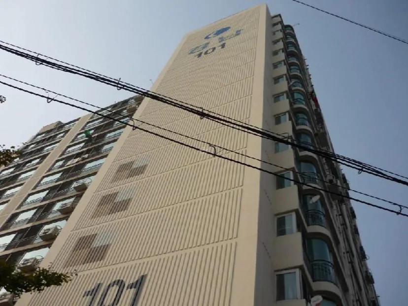 경남 아파트 건물 외관