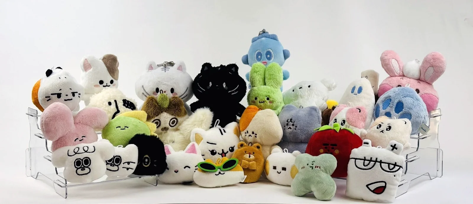 리프라이즈에서 제작한 봉제 굿즈들