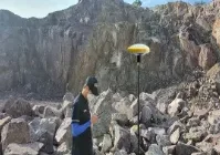 GNSS 수신기 폴을 연직(수직)으로 세우고 관측한 제대로된 사례