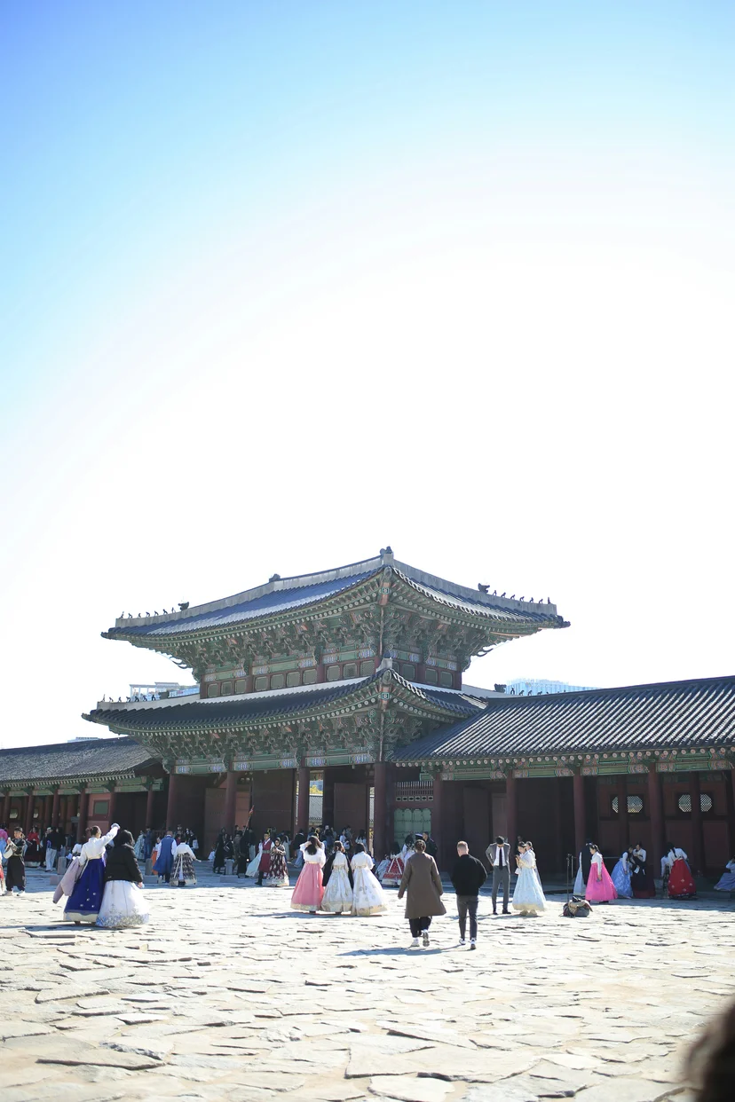 People wearing traditional Korean hanbok at Gyeongbokgung Palace in Seoul, reflecting Korean cultural customs and greetings