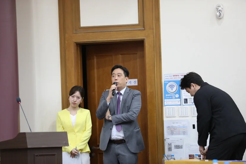 돈타 화이트 토론자의 발표를 통역한 태준호 변호사