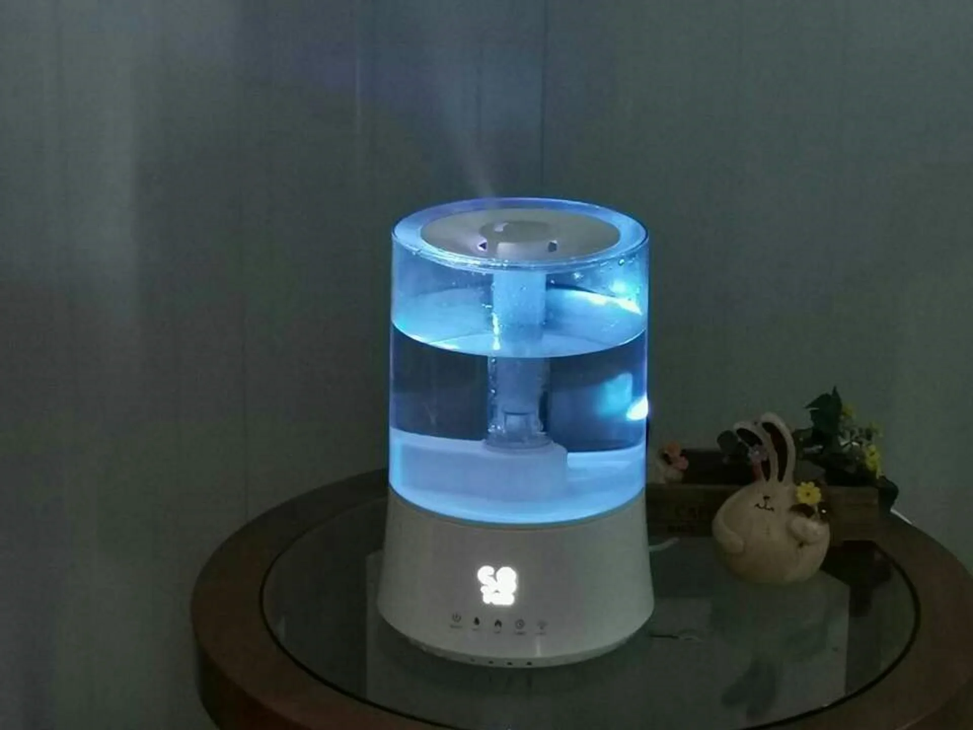 브링더홈 복합식 가습기 1세대 샘플입니다. 영롱하고 예쁜 불빛이 먼저 눈에 들어오네요 👀