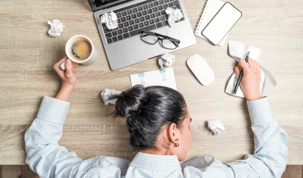 지친직장인사진